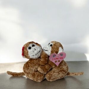 Retractable Stuffed Hugging Love Monkeys